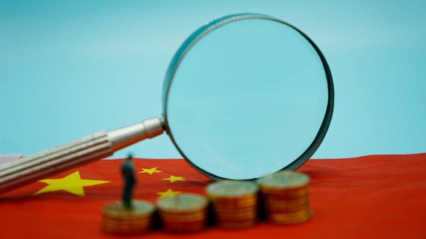 华亿配资 中共中央政治局会议：对受关税影响较大的企业，提高失业保险基金稳岗返还比例